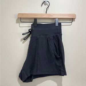 Athelta Black Bliss Soft Nirvana 3” Short Size XS